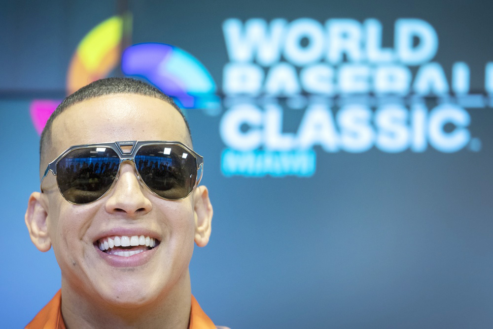 Daddy Yankee reaparece en público dando su testimonio de vida tras retirarse de la música