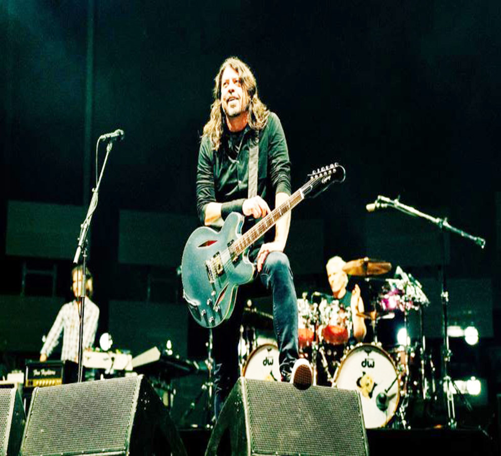 Dave Grohl presenta su legendaria Dave Grohl DG-335 de Epiphone