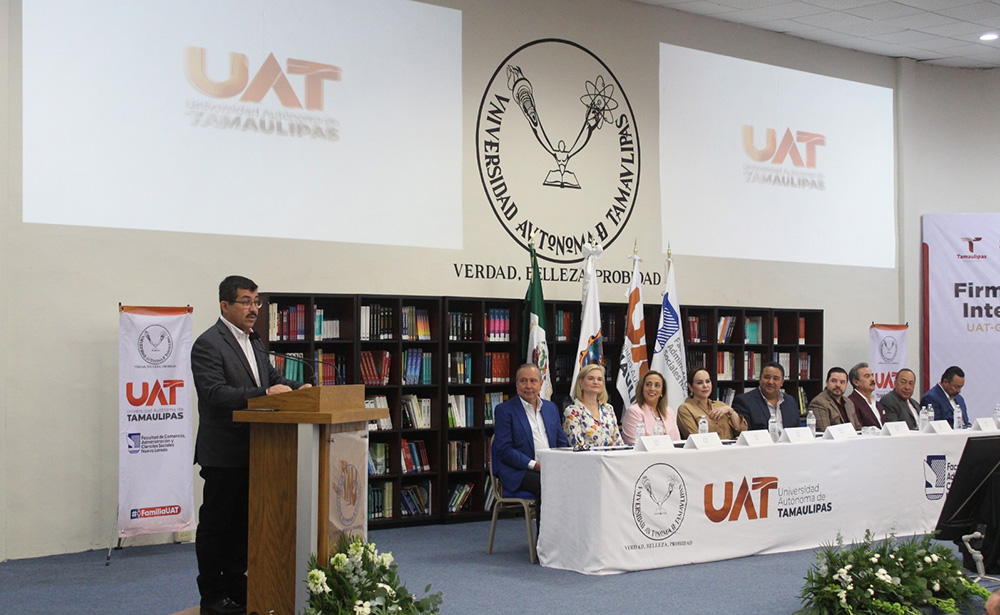 Presenta Dámaso Anaya proyectos académicos de la UAT en Nuevo Laredo