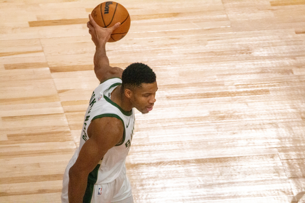 117-124. Lillard lidera a los Bucks frente a unos Clippers sin Kawhi Leonard y Paul George