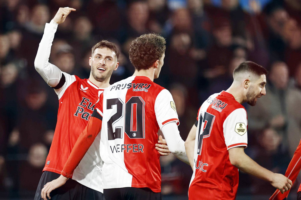 3-0. Giménez se reencuentra con el gol y el Feyenoord con la victoria