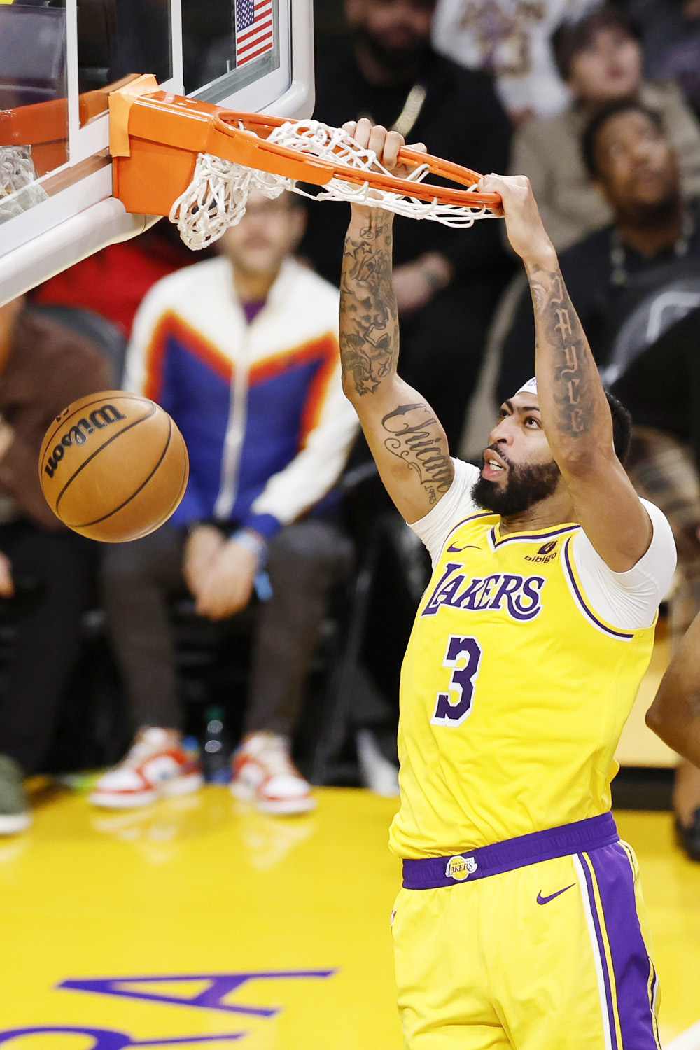 Los Lakers obran un milagro en Milwaukee y Doncic hace soñar a los Mavericks