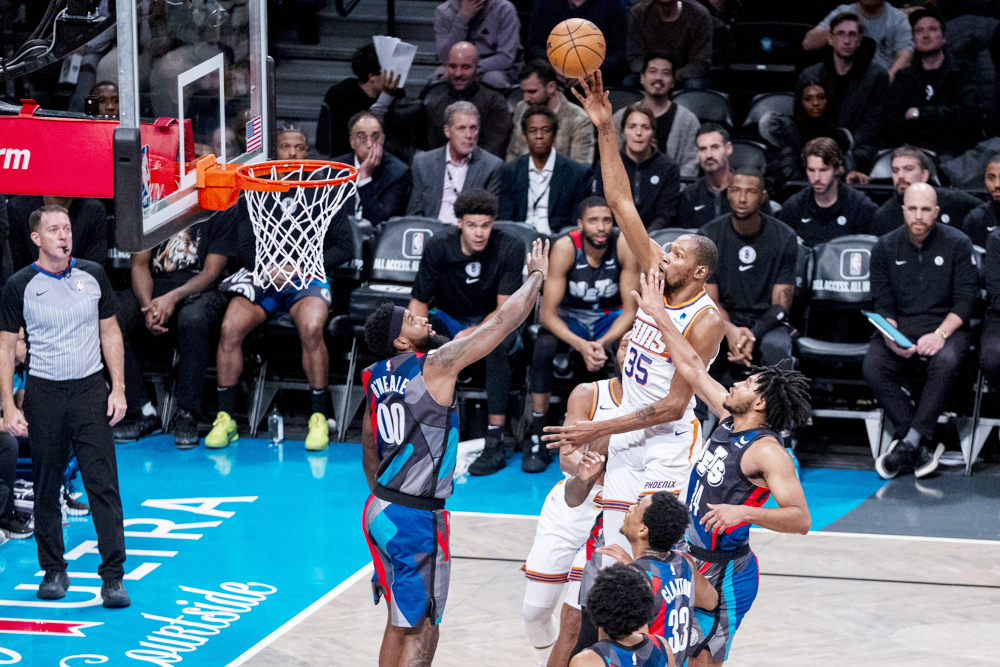 Durant se convierte en el octavo máximo anotador de la NBA y Boston somete a Milwaukee