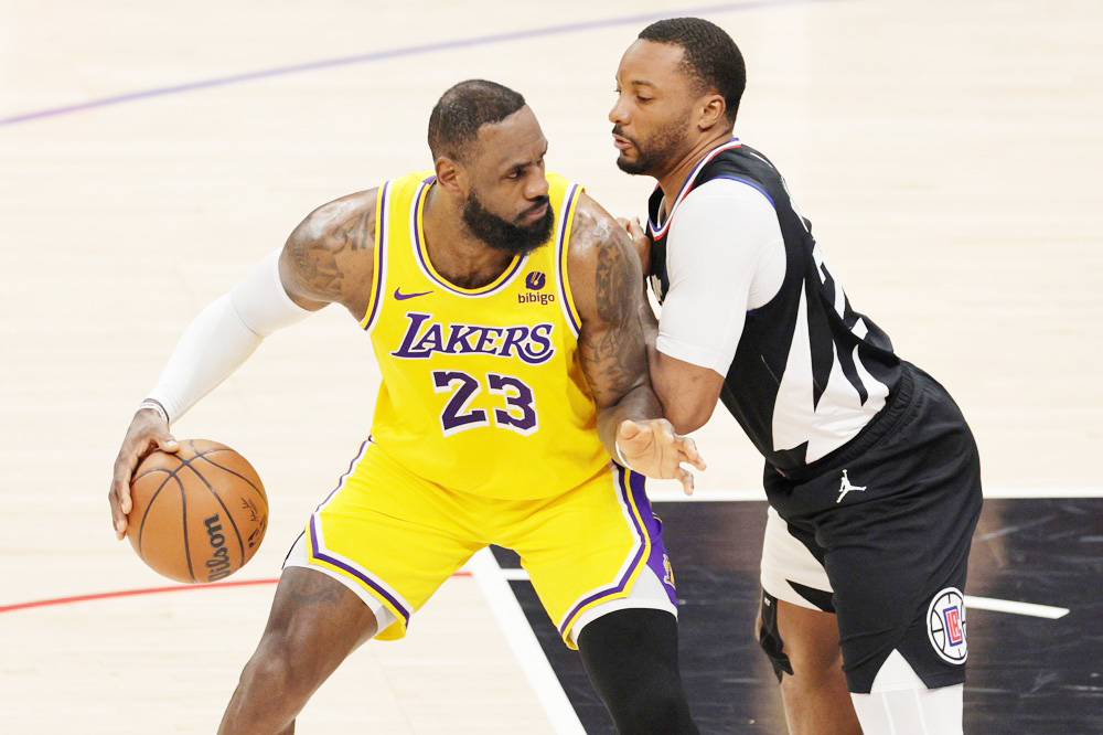 116-104. LeBron James roza el triple doble y los Lakers frenan a los Thunder