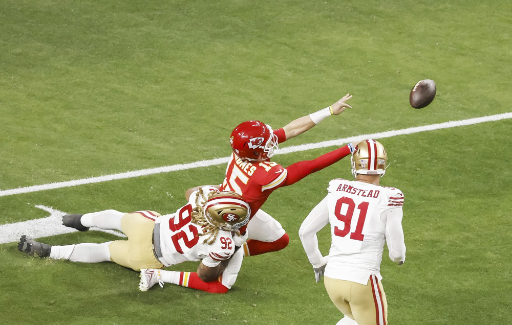 Seattle contrata al ‘quarterback’ Sam Howell, y Jaguars, al ala defensiva Arik Armstead
