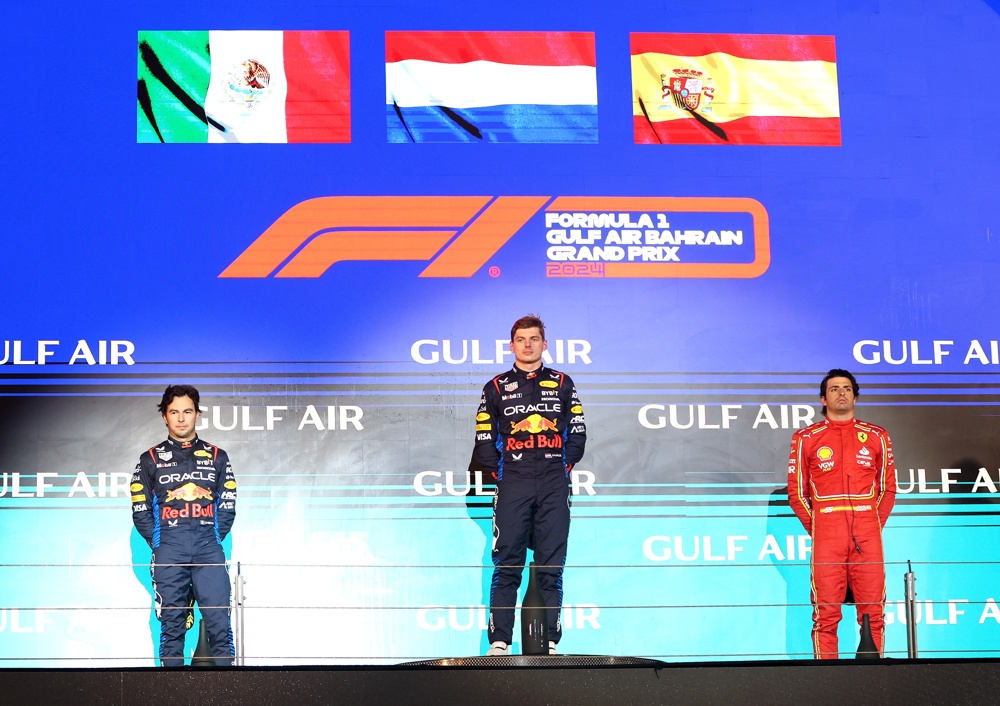 Verstappen y ‘Checo’ llegan en cabeza a Yeda; Sainz, a confirmar el podio de Baréin