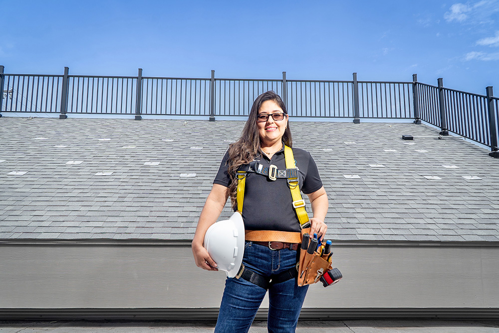 Rompiendo barreras: maestra de STC defiende a las mujeres en tecnología de electricistas