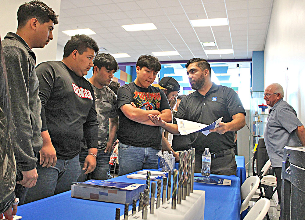 Expo Fabricantes de STC conecta a estudiantes con mejores empleadores