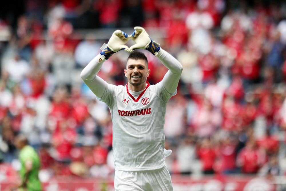 El brasileño Tiago Volpi niega que el Toluca vaya a confiarse al retar al colista Juárez