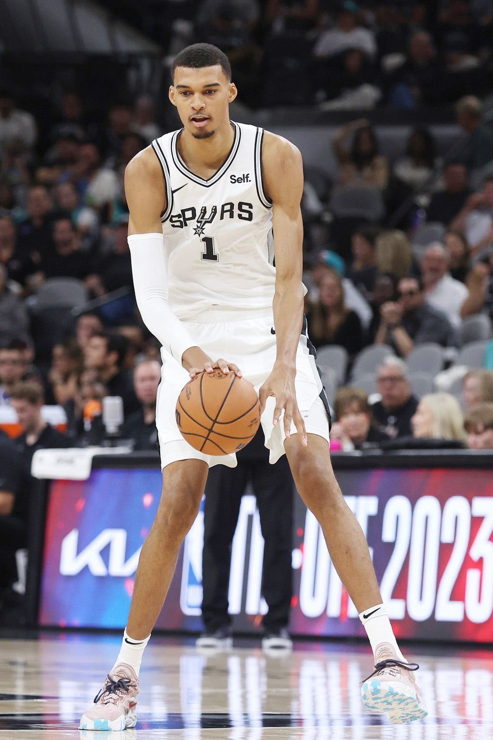 Wembanyama vuelve con 27 puntos pero los Warriors vencen en San Antonio