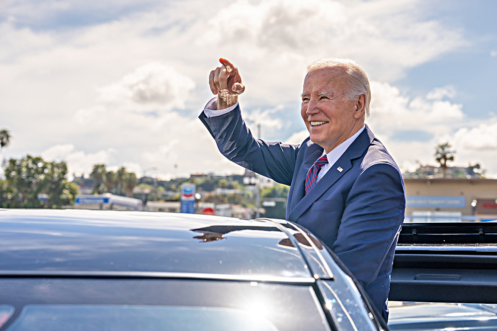 Cómo logró Joe Biden abaratar las medicinas de Medicare