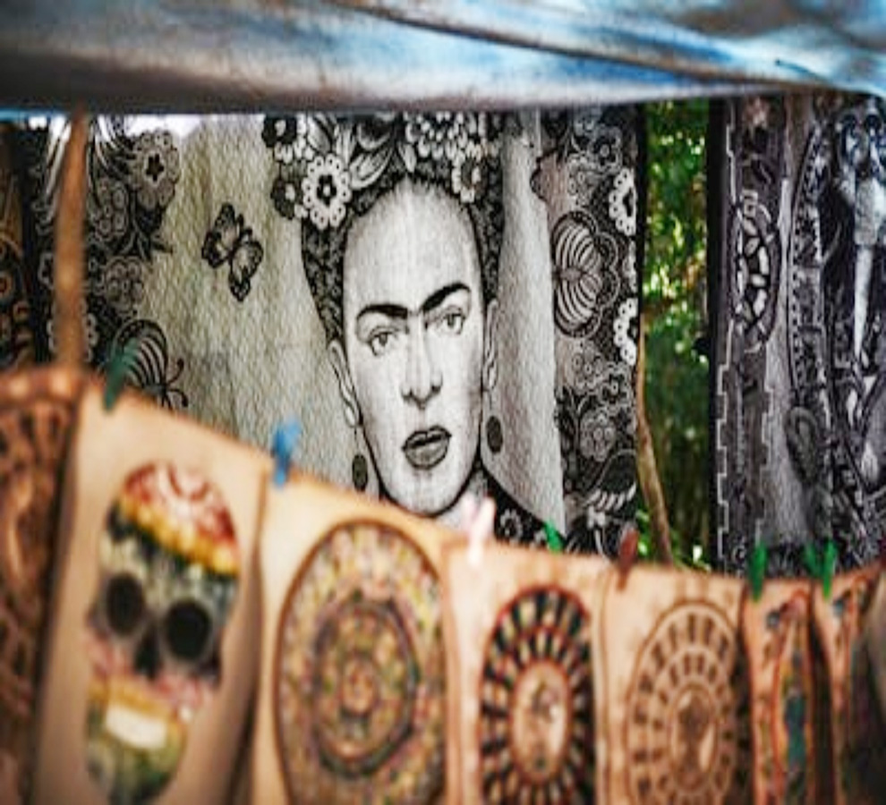 Demandan la venta en línea de productos de Frida Kahlo