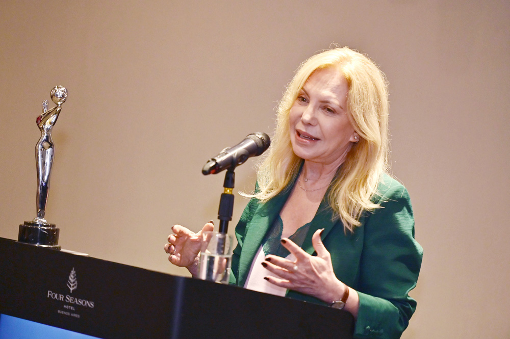 ‘La sociedad de la nieve’, favorita para unos Platino que homenajearán a Rocío Dúrcal