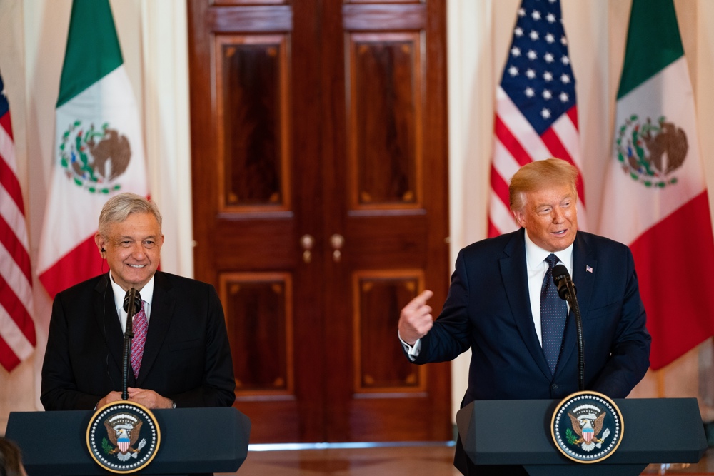 Trump responde a López Obrador que no le daría ni 10 centavos para migración