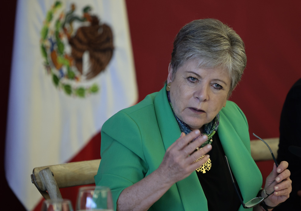 La canciller de México viaja a Texas para abordar la migración y la ley antiinmigrante SB4