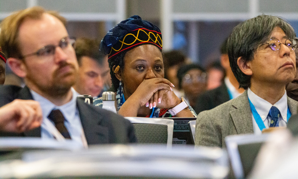 Miles de delegados inician en Ottawa negociaciones para acabar la contaminación plástica