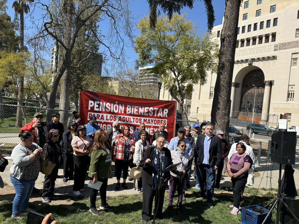 Nueva campaña pide a México dar pensión a sus migrantes indocumentados que viven en EEUU