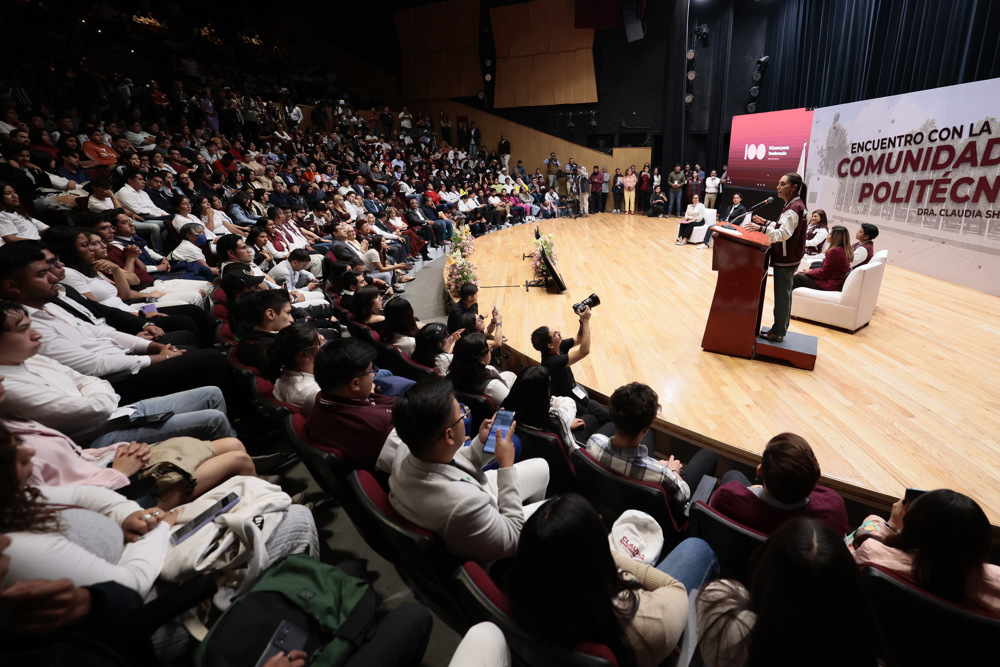 La candidata Claudia Sheinbaum promete llevar el primer satélite mexicano al espacio