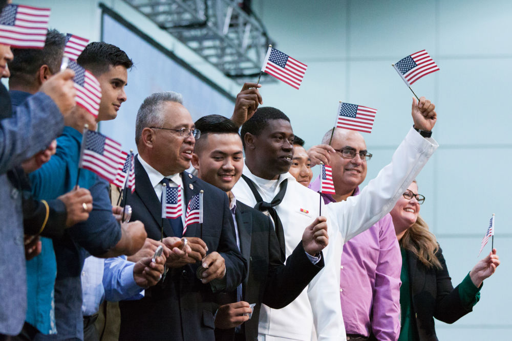 Entran en vigor las nuevas tarifas para la ciudadanía y residencia permanente de EE.UU.
