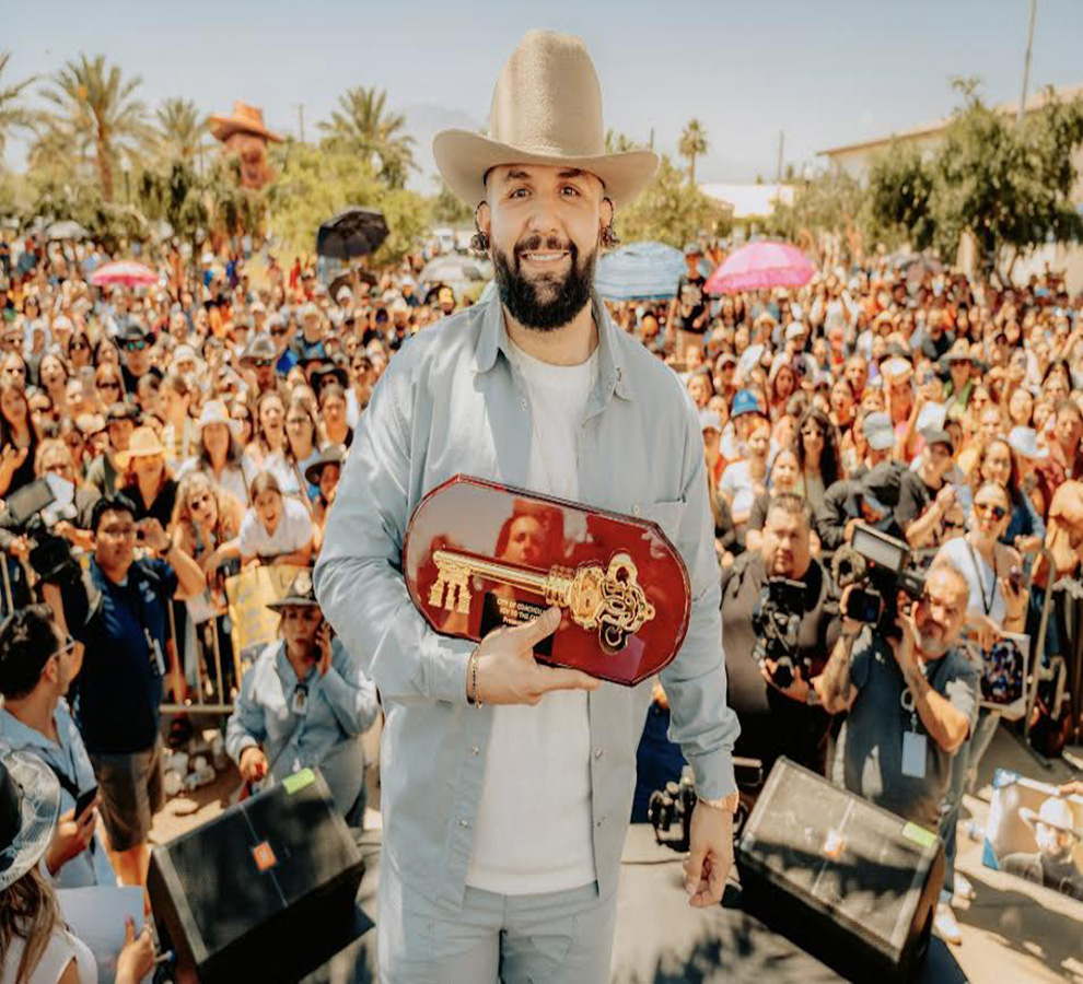 Carín León arrasó en Coachella con Molotov y Kane Brown como invitados