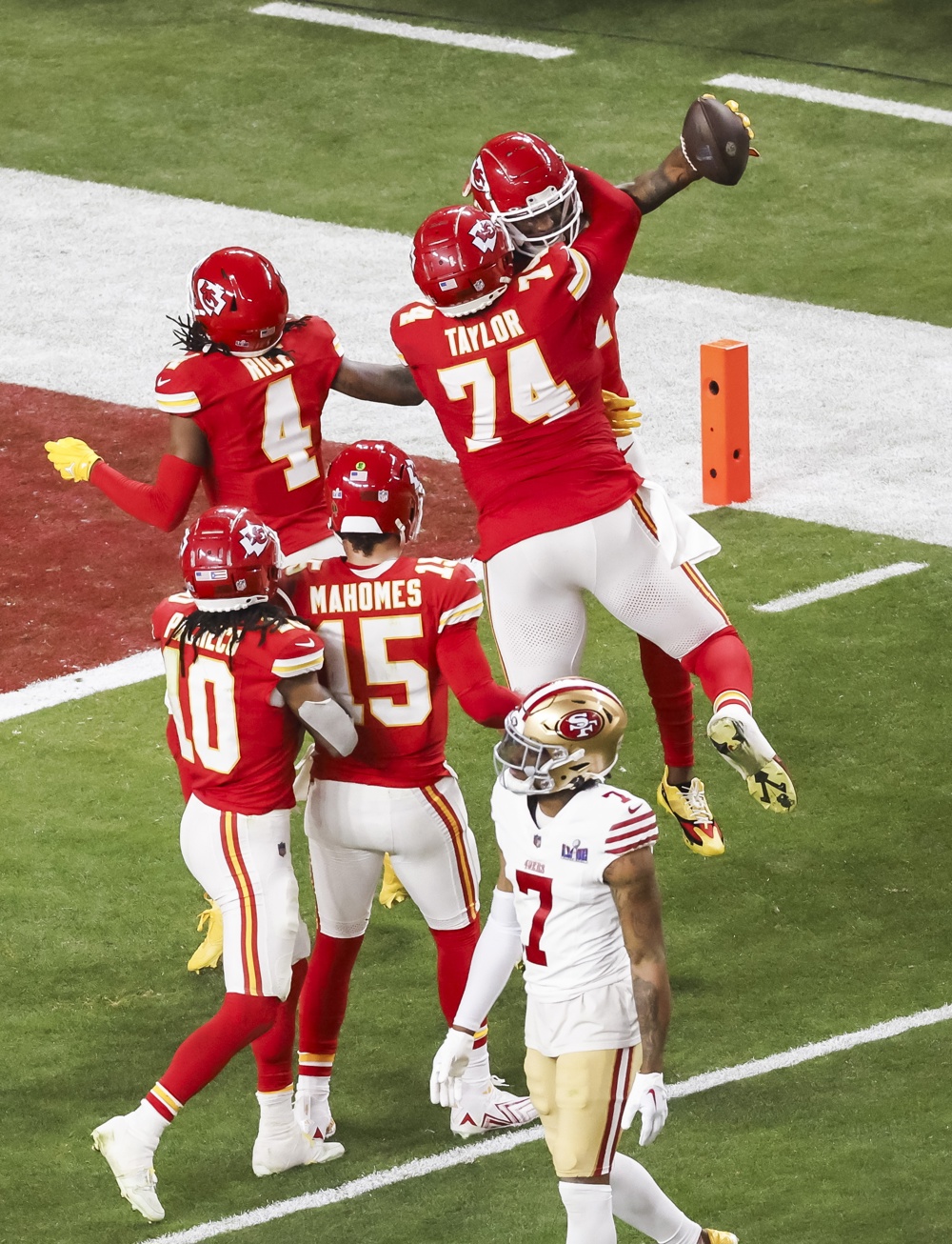 Rashee Rice, de los Chiefs, conducía un Lamborghini en accidente, afirma su abogado