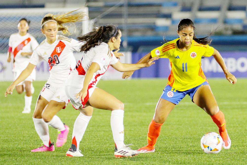Colombia inicia el hexagonal con victoria por 1-0 ante Perú gracias a un penalti