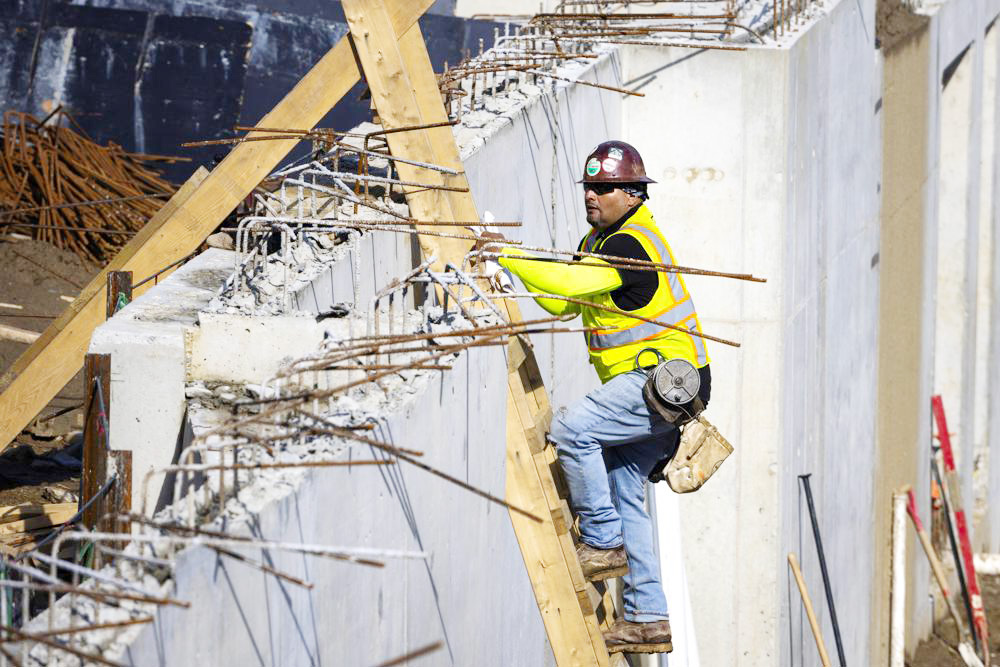 La tasa de desempleo de hispanos en EE.UU. baja al 4,5 % en marzo