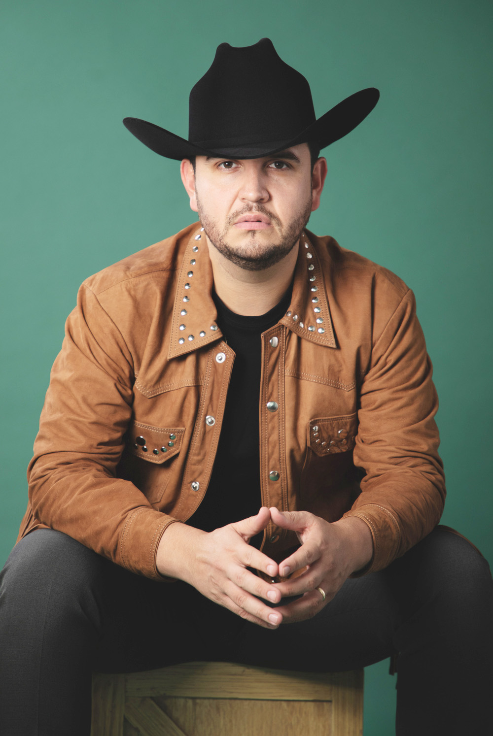 Edén Muñoz se pone “experimental” y lleva a Alejandro Sanz al regional mexicano