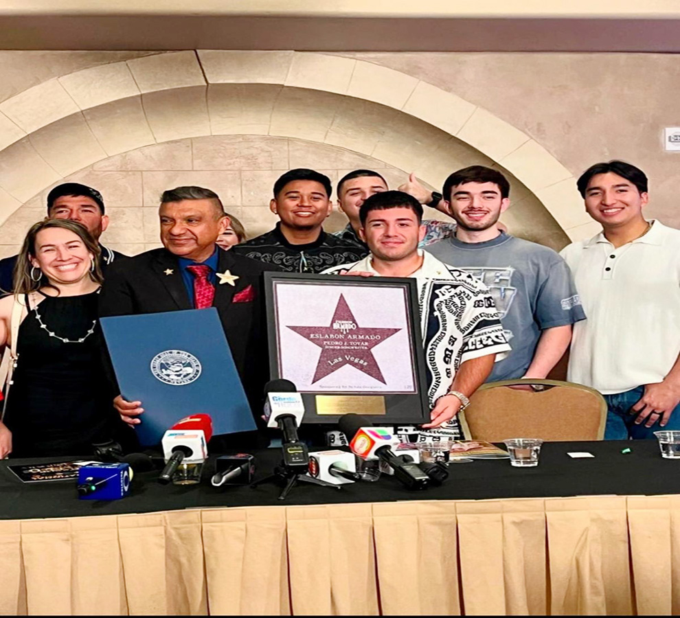 Inmortalizado grupo mexicano Eslabon Armado en el Paseo de las Estrellas de Las Vegas