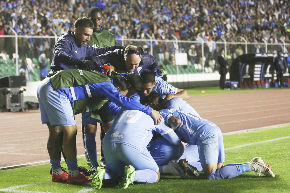 2-1. Dos brasileños golpean a Flamengo en La Paz y Bolívar mantiene su marcha perfecta