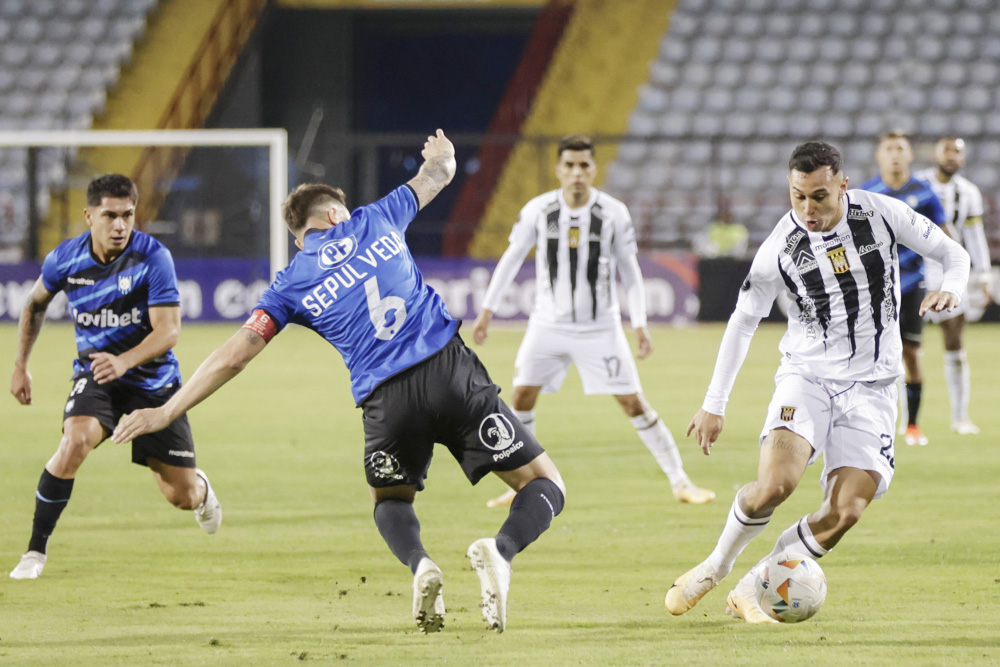0-0. Huachipato no pasa del empate ante The Strongest pero sigue líder del grupo C de la Libertadores