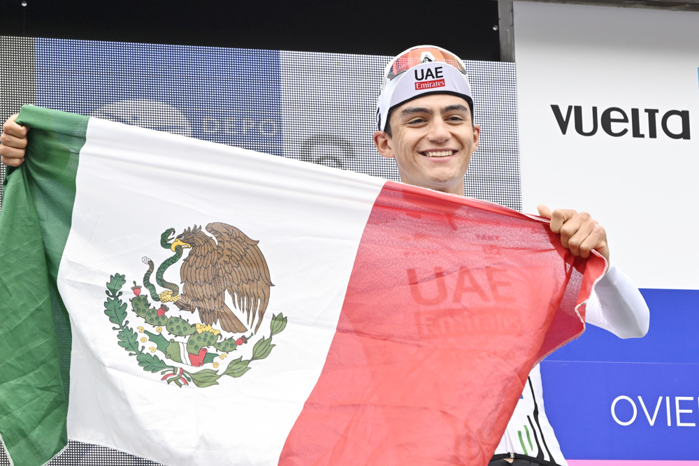 El mexicano Isaac del Toro reina en la Vuelta a Asturias