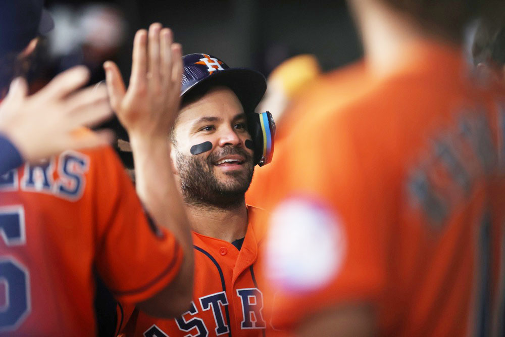 José Altuve pone en órbita a los Astros con dos jonrones en dos turnos al bate