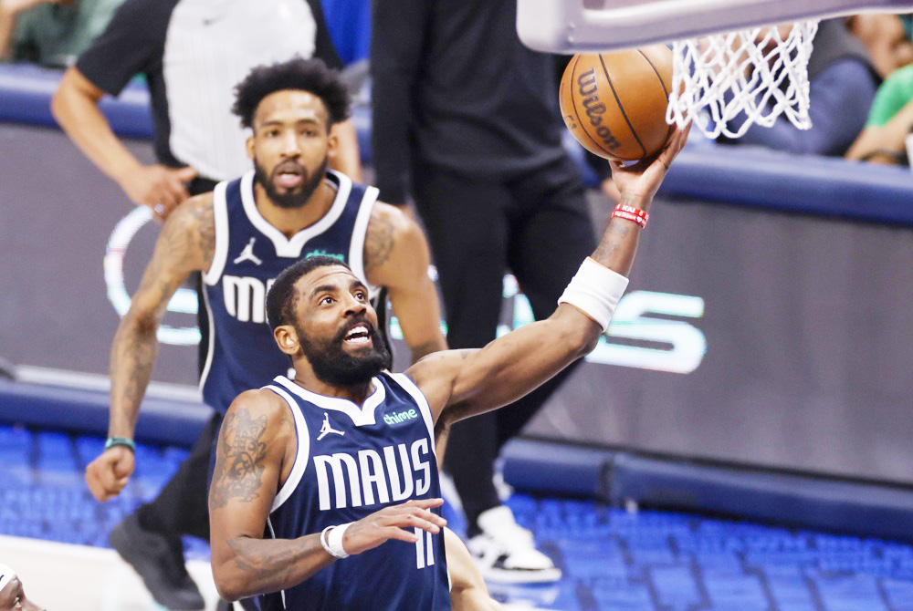 Irivng mete 48 puntos, Doncic firma 37 y los Mavs tiran de épica contra los Rockets