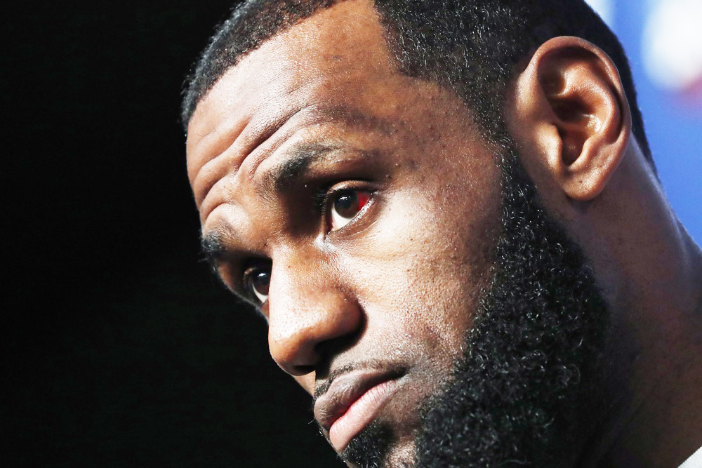 LeBron James arremete contra los detractores de Caitlin Clark