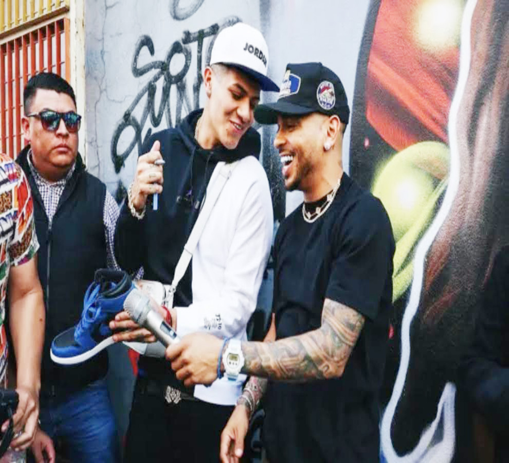 Ozuna sorprende al pasearse por Tepito