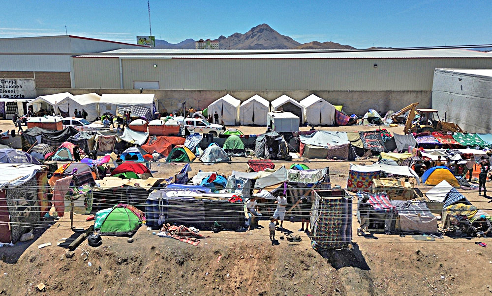 Arman gran campamento de migrantes