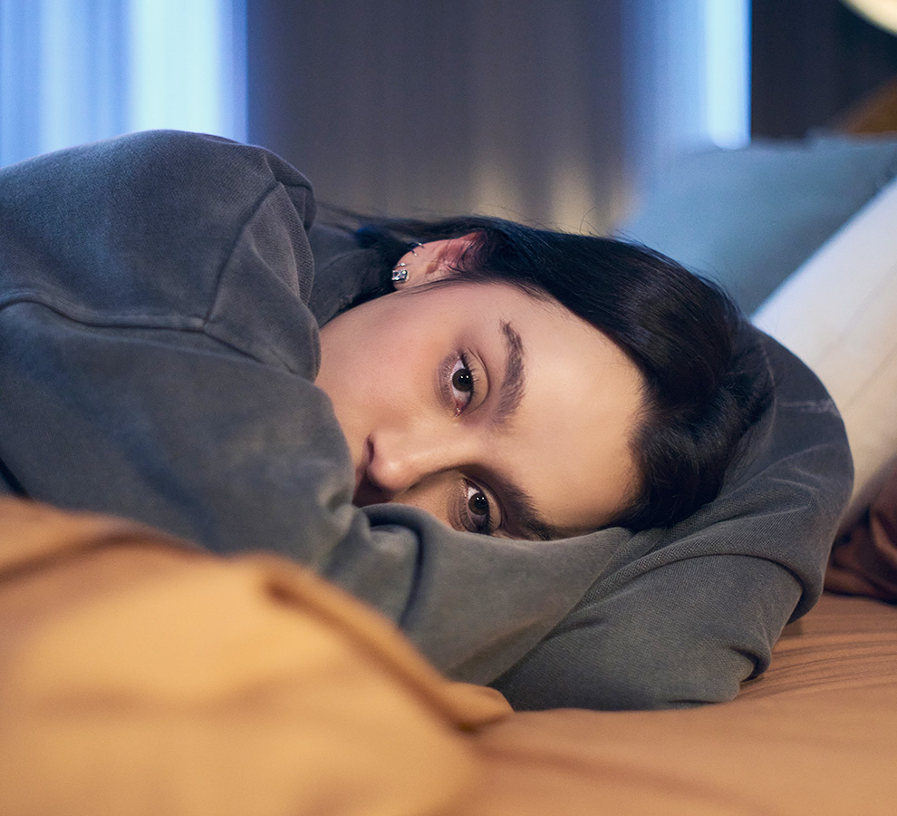 Sofía Castro muestra su lado más vulnerable con “Ya te superé”