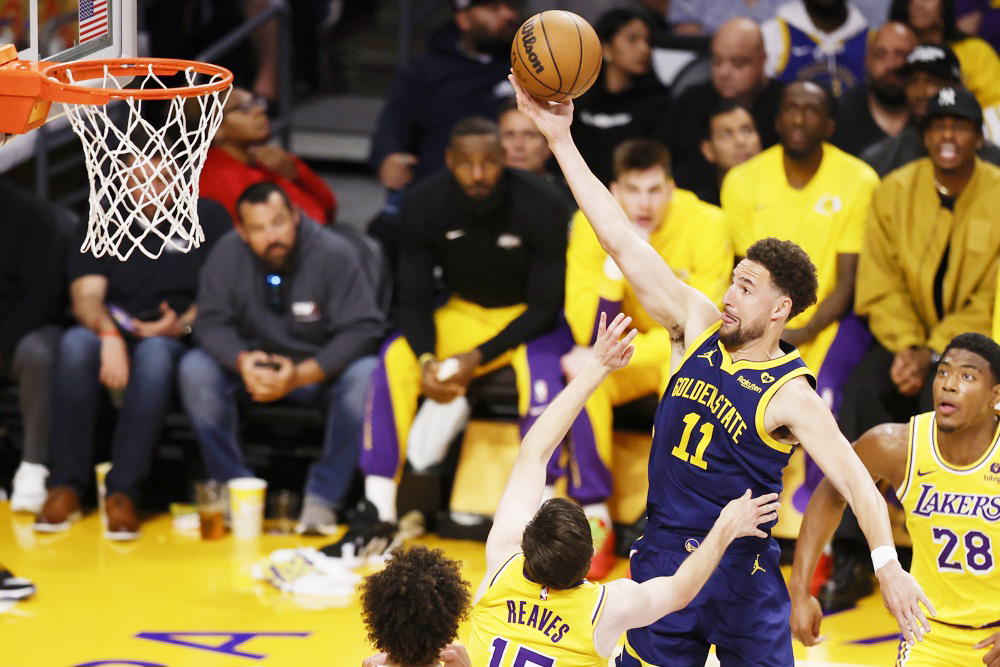 120-134. Los Warriors dejan a los Lakers contra las cuerdas con una avalancha de triples