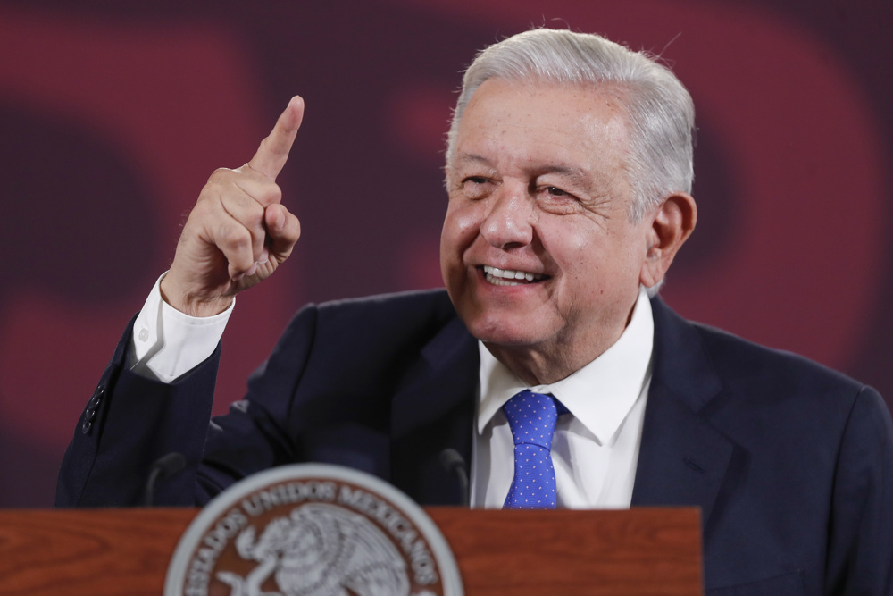 López Obrador defiende a su hijo tras acusación de corrupción en minas del sur de México