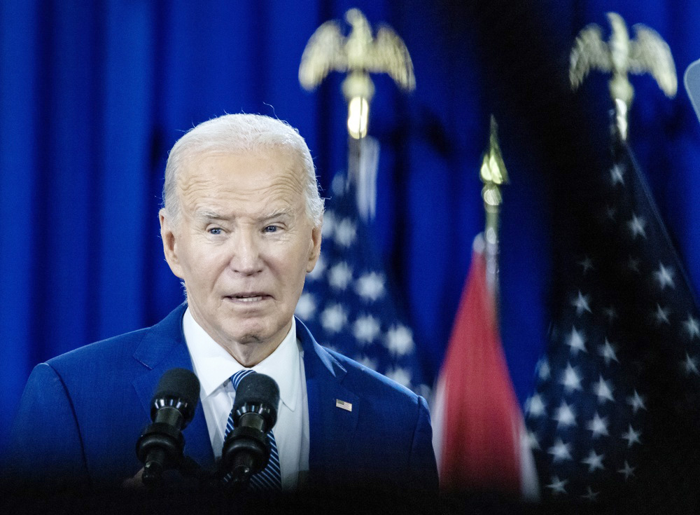 Gobierno Biden extiende la compensación por horas extra a trabajadores de bajos ingresos