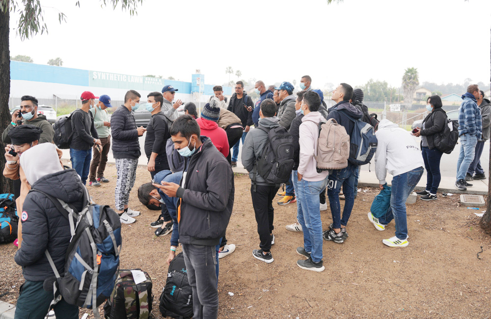 Lanzan original campaña con servilletas para concienciar sobre derechos de los migrantes