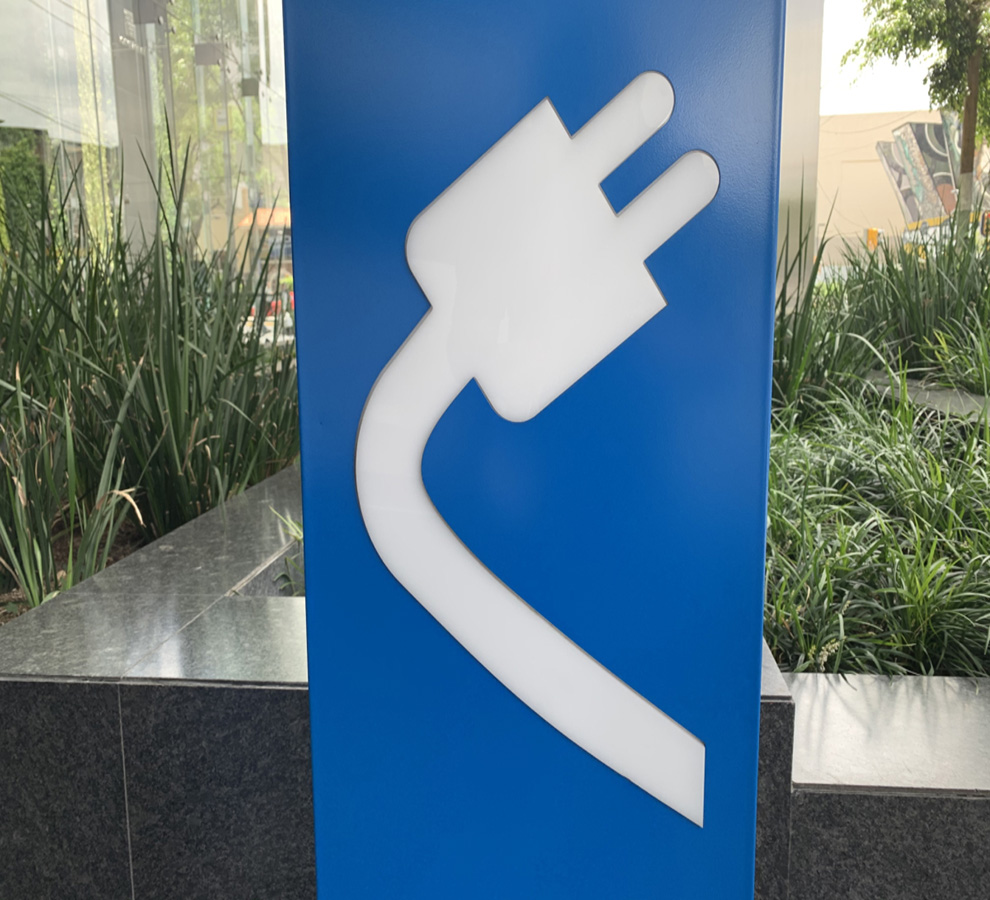 Mujeres abriendo caminos en la electromovilidad: el legado de Nhiura Coaquira