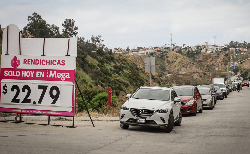 El desabasto de gasolina por conflicto genera caos en Tijuana, en la frontera con EE.UU.