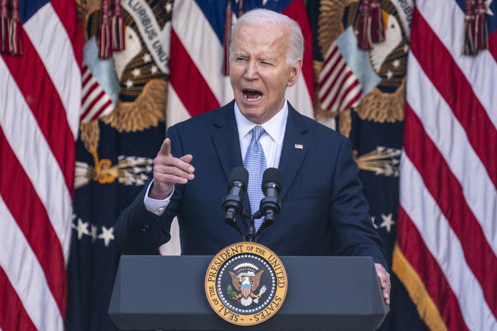 Biden libera un millón de barriles de gasolina para bajar los precios antes de elecciones