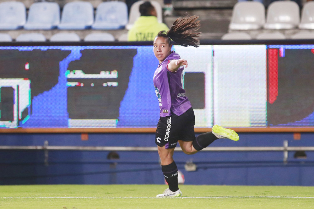 Charlyn Corral sella el pase de Pachuca a las semifinales del fútbol femenino en México