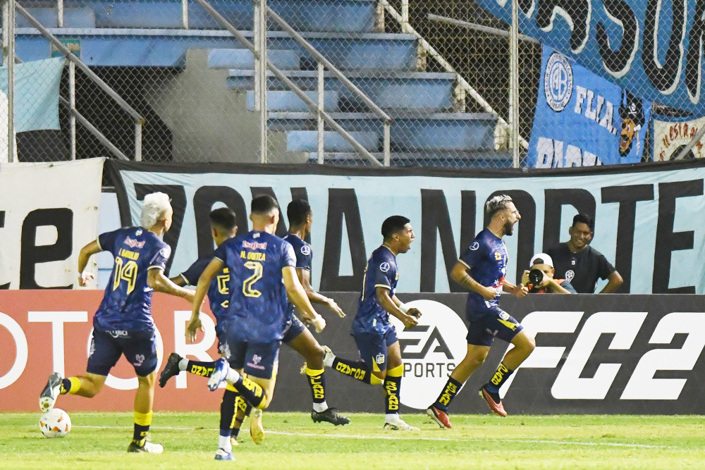 4-3. Bajo lluvia de goles argentinos, Delfín logra una sufrida victoria en la Sudamericana