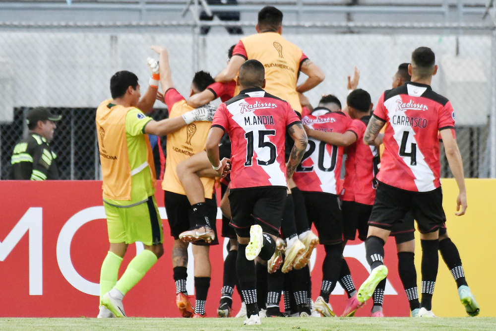 2-1. Galindo y Álvarez mantienen a flote a Nacional Potosí en la Copa Sudamericana