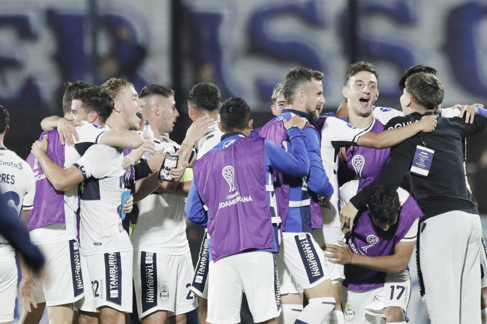 Gimnasia derrota a Atlético Tucumán y avanza a los octavos de final de la Copa Argentina