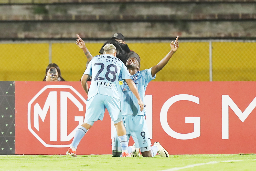 4-0. Los panameños Díaz y Fajardo afianzan a la Católica de Quito como líder del Grupo B